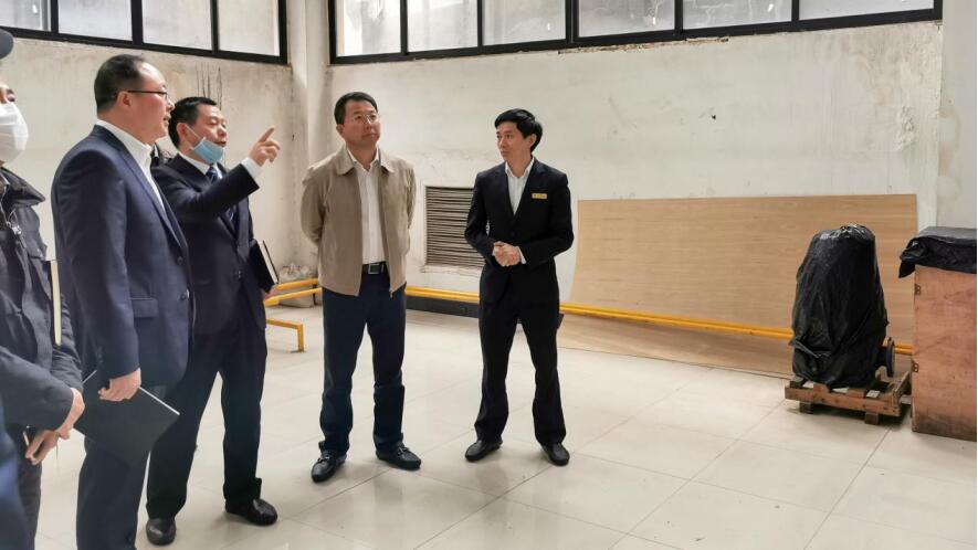 集团党委书记、董事长任丁会见川酒集团董事长曹勇一行