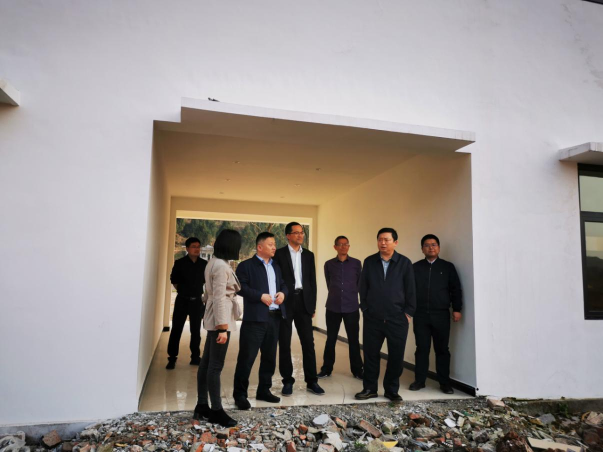 尊龙凯时集团党委副书记、董事陈日到邓家沟村开展帮扶工作