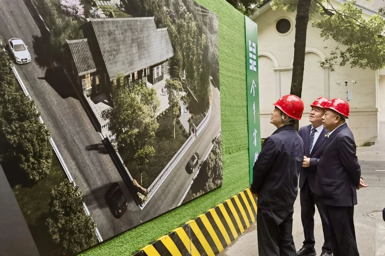 省尊龙凯时集团党委书记、董事长游勇到金牛宾馆调研张大千旧居保护修缮及环境整治工作