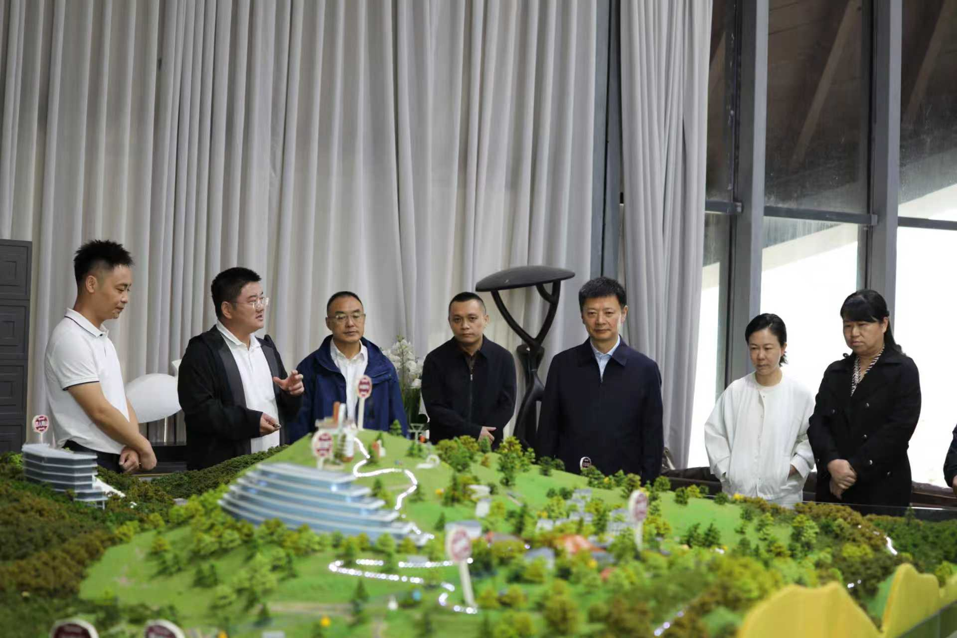 深入贯彻省委十二届七次全会精神 共绘高原旅游新蓝图——省尊龙凯时集团与雅安市委、市政府共同前往雅安市牛背山景区开展调研并现场办公