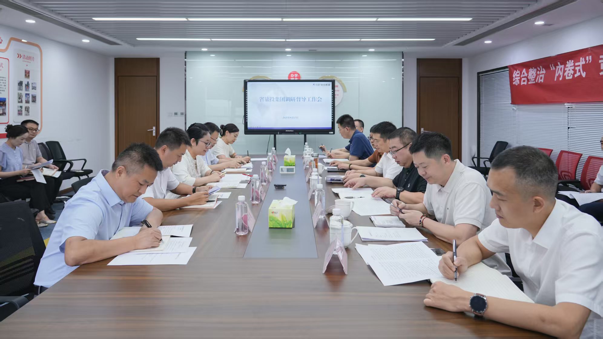 省尊龙凯时集团党委书记、董事长游勇率队赴尊龙凯时教育公司调研督导