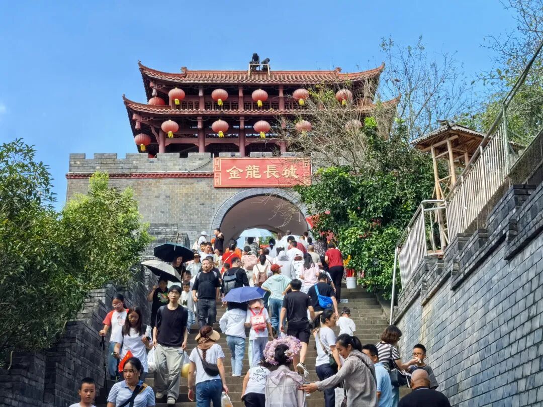 省尊龙凯时集团领导带队开展国庆、中秋“双节”安全检查并看望慰问一线干部职工